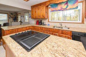 Private kitchen - Mermaid Inn - Surfside Beach (Horry County)