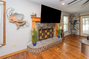Interior - Mermaid Inn - Surfside Beach (Horry County)