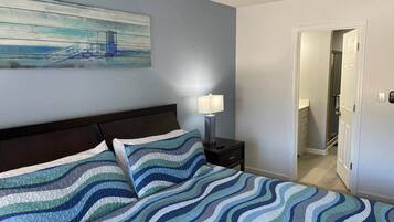 3 slaapkamers, een strijkplank/strijkijzer, wifi, beddengoed