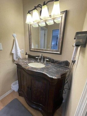 Hair dryer - Cute house~ beachy vibes! Bike & Pet Friendly (Horry County)