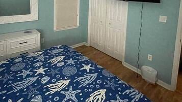3 bedrooms, iron/ironing board, WiFi, bed sheets