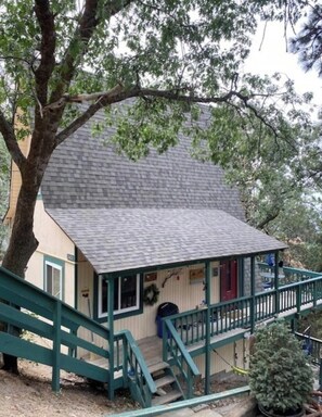 Exterior - Marvelous 3-BR house in delightful Running Springs getaway with stunning views (Running Springs)