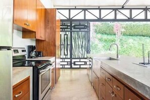 Fridge, microwave, oven, stovetop - Pura Uvita - Whale's tail ocean view, modern home (Osa)