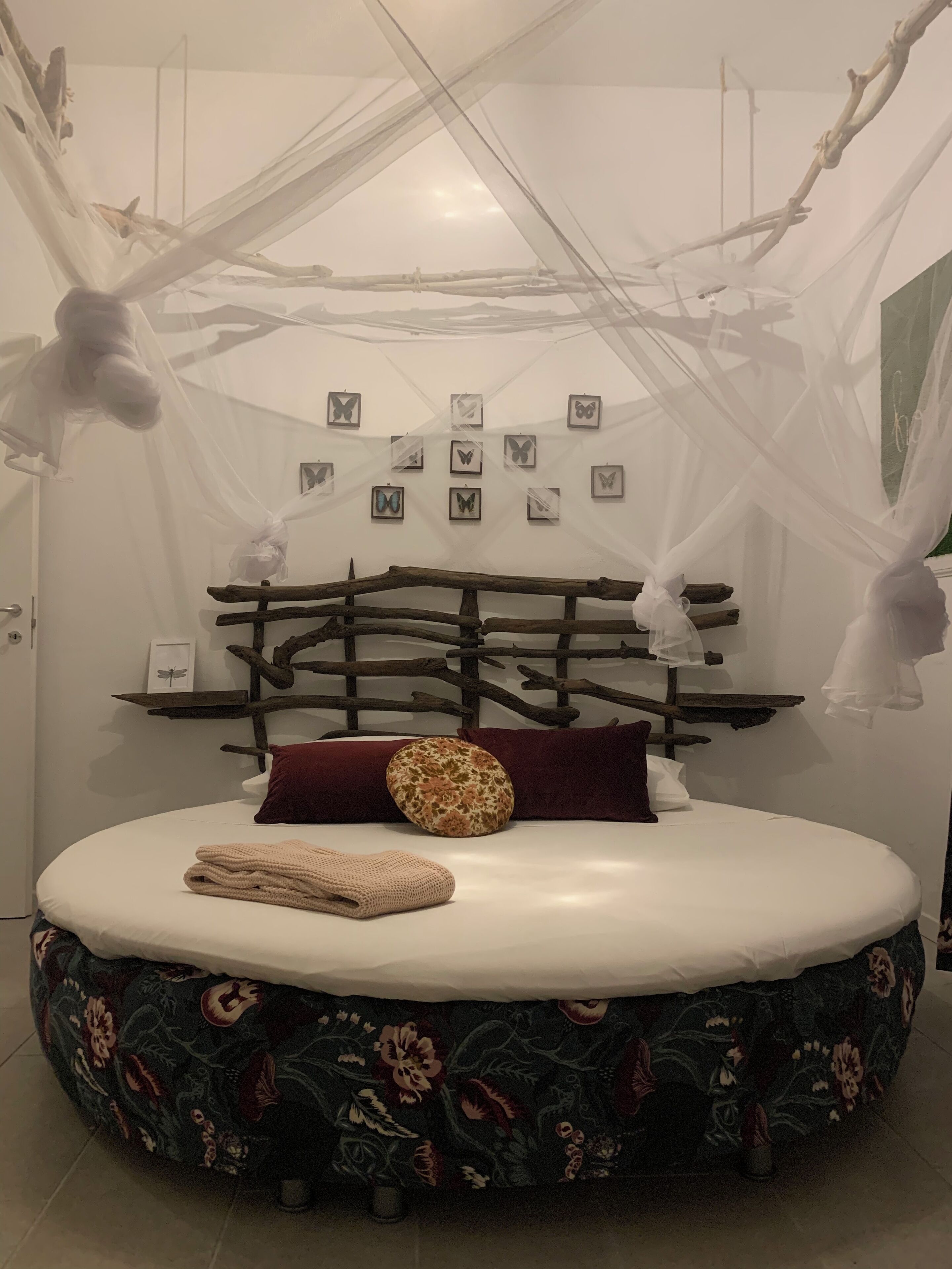 Romantic Room, Garden View