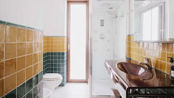Doccia, asciugacapelli, bidet, asciugamani