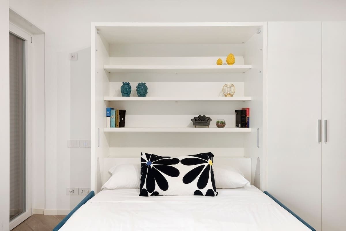 Travel cot, free WiFi