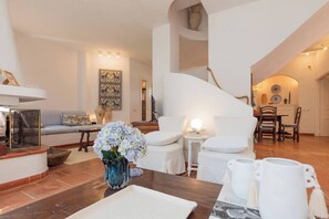 Fireplace - Villa Gioia | Tranquil Hideaway Beach Cottage (Pula)