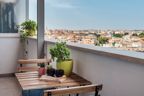 Great View Rome | 2BR | 1Bath | Full Kitchen