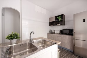 Fridge, microwave, stovetop, coffee/tea maker