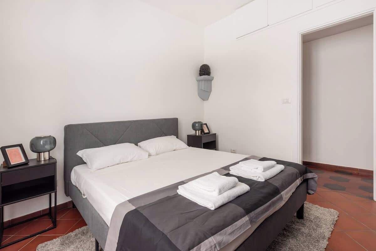 2 bedrooms, travel crib, WiFi (free)