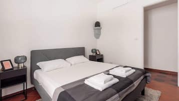 2 bedrooms, travel cot, free WiFi