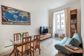 TV, offices - Classy and Chic San Lorenzo | 2BR | Kitchen (Rome)