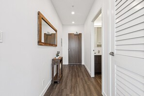 Interior - Executive 1-Bedroom Apartment in Calgary | BLVD Beltline Building (Calgary)