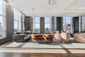 TV - Executive 1-Bedroom Apartment in Calgary | BLVD Beltline Building (Calgary)