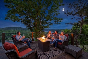 Property grounds - AR-MO-re. Table Rock Mountain views, minutes from Eureka Springs, dog friendly. (Holiday Island)
