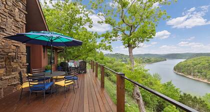 AR-MO-re. Table Rock Mountain views, minutes from Eureka Springs, dog friendly.