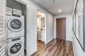 Interior - Modern 2-Bedroom Apartment in Calgary | BLVD Beltline Building (Calgary)