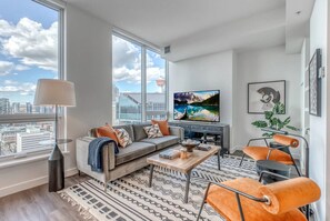 TV - Modern 2-Bedroom Apartment in Calgary | BLVD Beltline Building (Calgary)