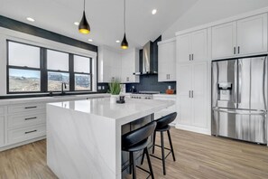 Refrigerador, microondas, lavavajillas, cafetera/tetera