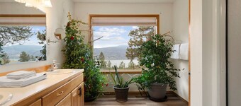 Getaway with Gorgeous Lake View