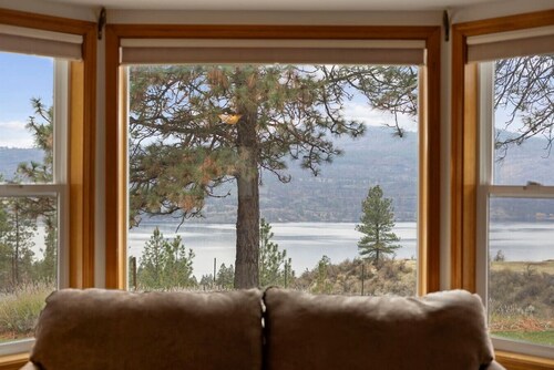 Getaway with Gorgeous Lake View