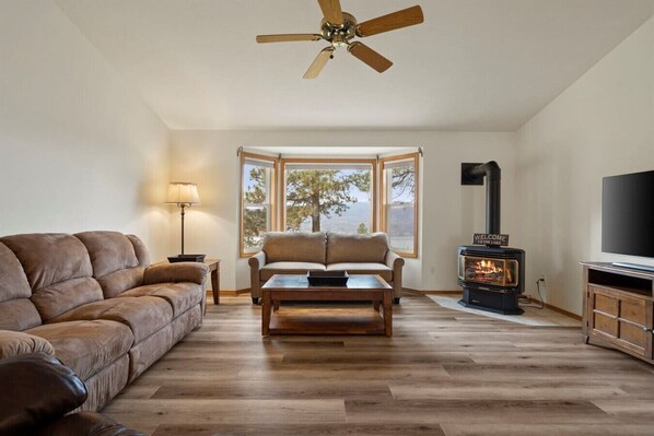 Televisión, futbolito y tenis de mesa