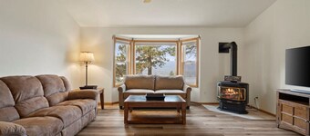 Getaway with Gorgeous Lake View