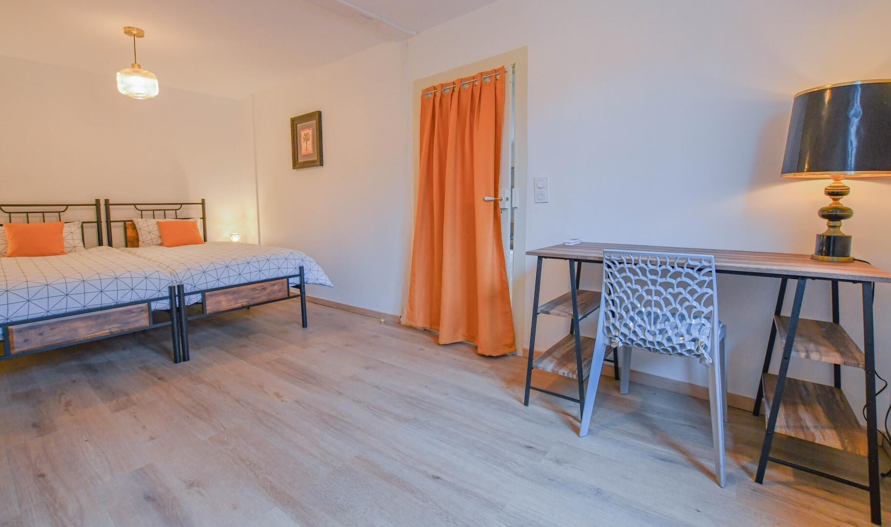 Cuna de viaje y wifi gratis 