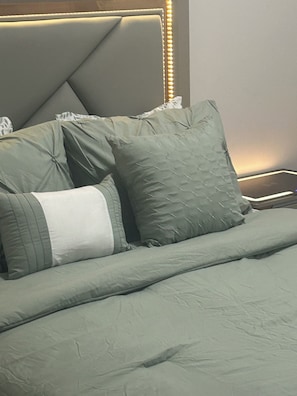 Internet, bed sheets - Cozy basement suit (Edmonton)