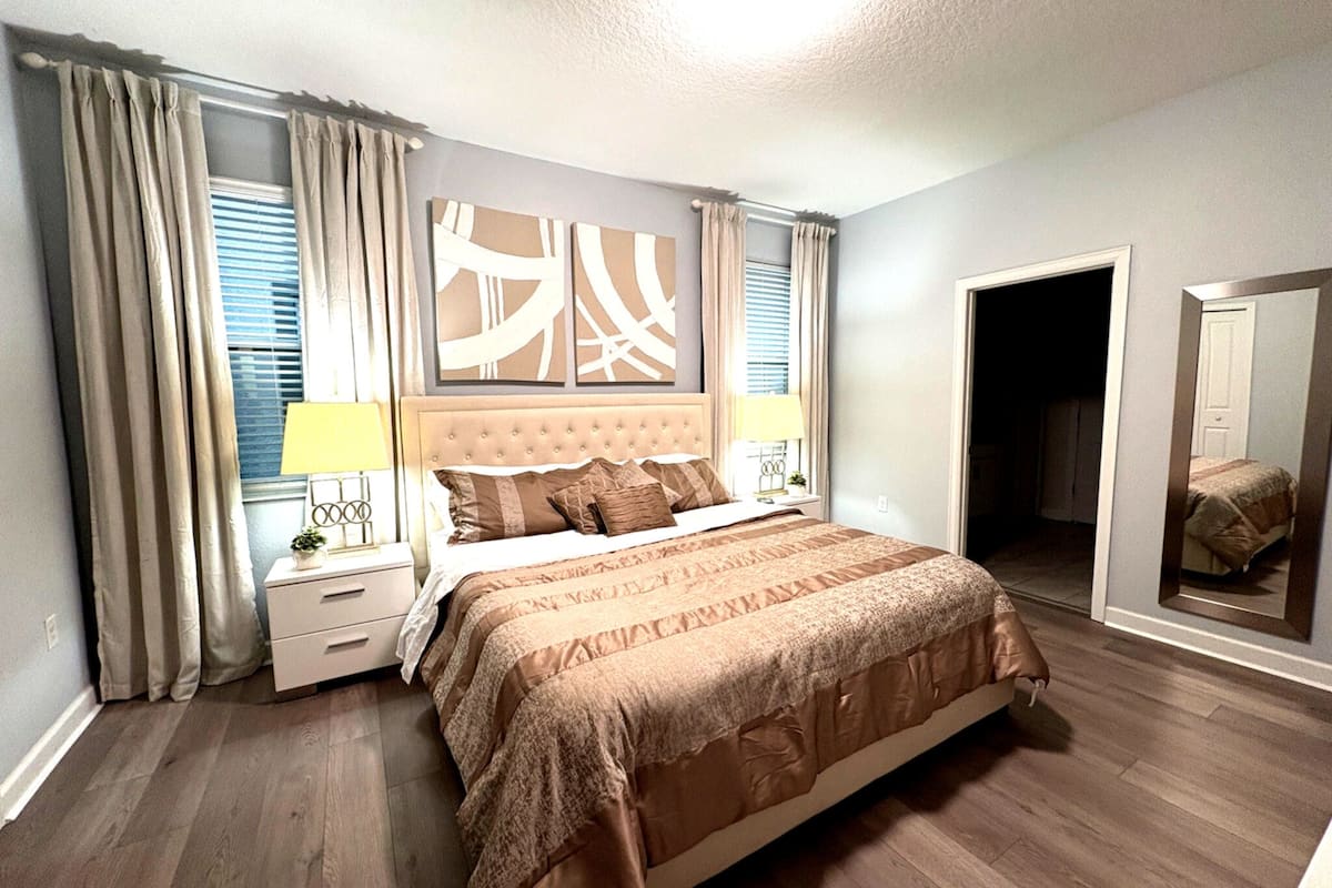 House, Multiple Bedrooms, Lanai, Courtyard View | Individually furnished, desk, blackout drapes, iron/ironing board