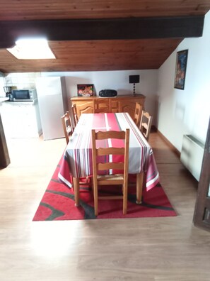 Dining - Independent apartment for rent in a villa on the 1st floor in Saint Jean de Luz. (Saint-Jean-de-Luz)