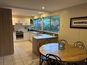 Oven, stovetop - Cowan Lodge Cowan Cowan (Cowan Cowan)