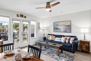 Smart TV - Cozy Family condo with Gulf views and easy Beach Access (Destin)