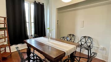 Deluxe Apartment, 2 Bedrooms, Kitchen, Courtyard Area | In-room dining