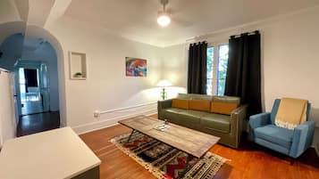 Deluxe Apartment, 2 Bedrooms, Kitchen, Courtyard Area | Living area | 40-inch Smart TV with digital channels, Netflix, Hulu