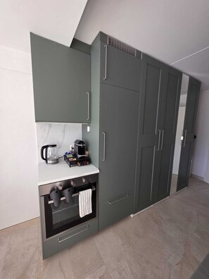 Fridge, oven, stovetop, dishwasher - Bright, cosy studio with south-facing terrace & swimming pool (Crans-Montana)