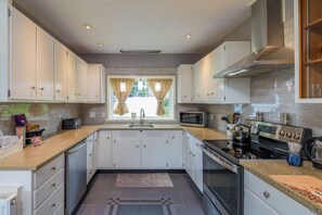 Private kitchen - Sunny & Tranquil Ranch Home,  3-2 Wilm & Philly (Wilmington)