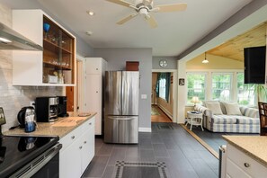 Private kitchen - Sunny & Tranquil Ranch Home,  3-2 Wilm & Philly (Wilmington)