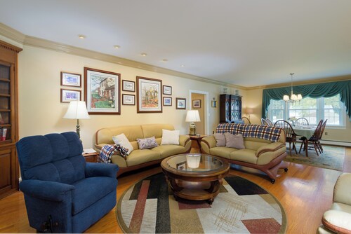 Sunny & Tranquil Ranch Home,  3-2 Wilm & Philly