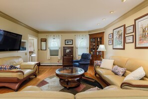 Living area - Sunny & Tranquil Ranch Home,  3-2 Wilm & Philly (Wilmington)