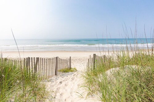 Oceanfront Townhome w/ Pool | Walk to the Beach | Pine Knoll Shores