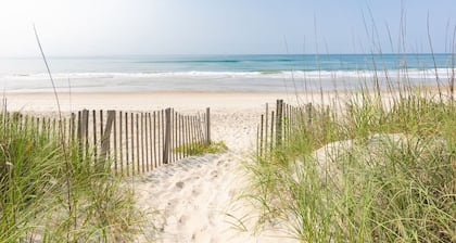 Oceanfront Townhome w/ Pool | Walk to the Beach | Pine Knoll Shores