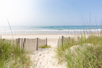 Oceanfront Townhome w/ Pool | Walk to the Beach | Pine Knoll Shores