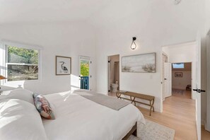 2 bedrooms, desk, iron/ironing board, free WiFi - The Lookout at Summerland | The Chosen Collection (Summerland)