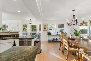 Dining - The Lookout at Summerland | The Chosen Collection (Summerland)