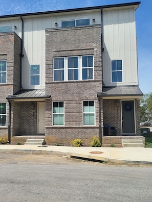 Front of property - Pet-friendly Townhouse With Free Parking in TN (Chattanooga)