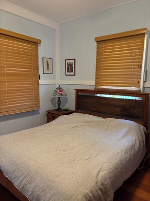 Internet, bed sheets - Beautiful retreat style home available for 6 months, May - October (Kilauea)