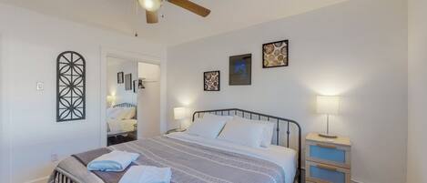 1 chambre, fer et planche à repasser, accès à Internet, literie fournie