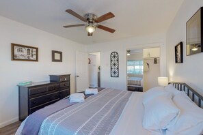 1 chambre, fer et planche à repasser, accès Internet, draps fournis