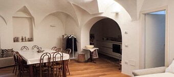 City Center Elegant Renovated Tavern